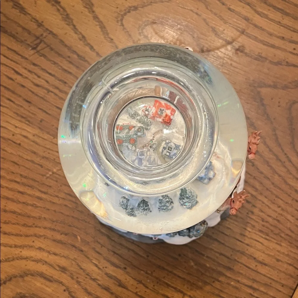 PartyLite Olde World‎ Village musical snow globe